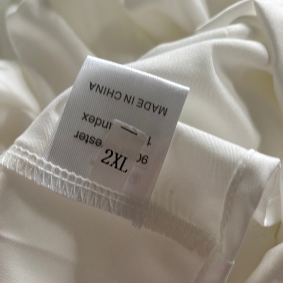 Elegant White Backless Dress - Picture 6 of 6